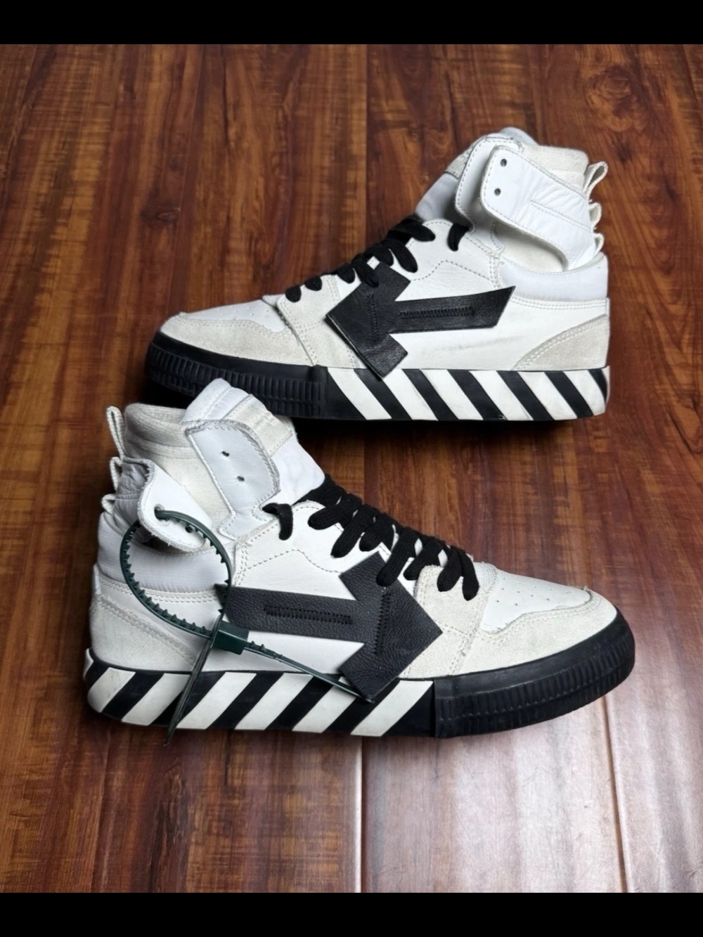 Off White Vulcanized High Arrow White Black Mens Canvas Sneakers - Size 42OW 9US